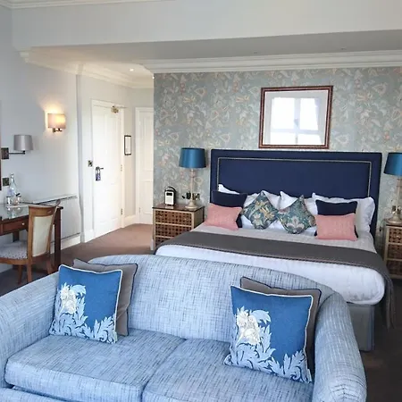 Otel Cove & Mullion