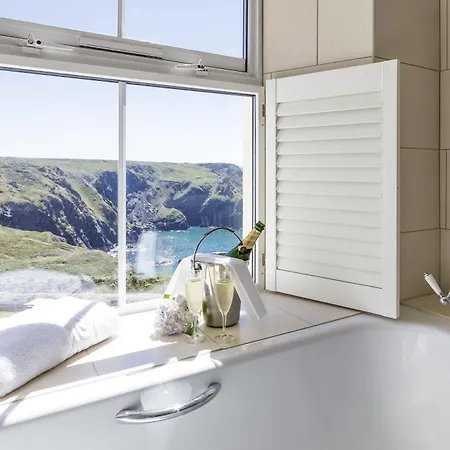 Otel Cove & Mullion