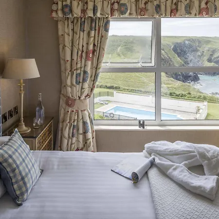Otel Cove & 4*